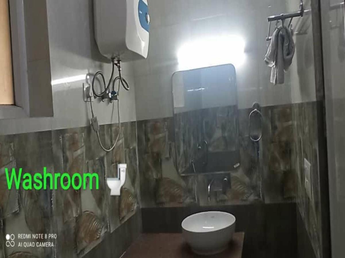 Oyo 74401 Aster Garden Suites Delhi  Dış mekan fotoğraf