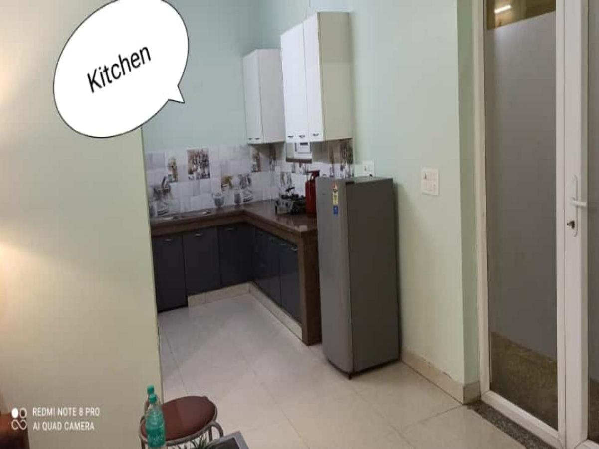 Oyo 74401 Aster Garden Suites Delhi  Dış mekan fotoğraf