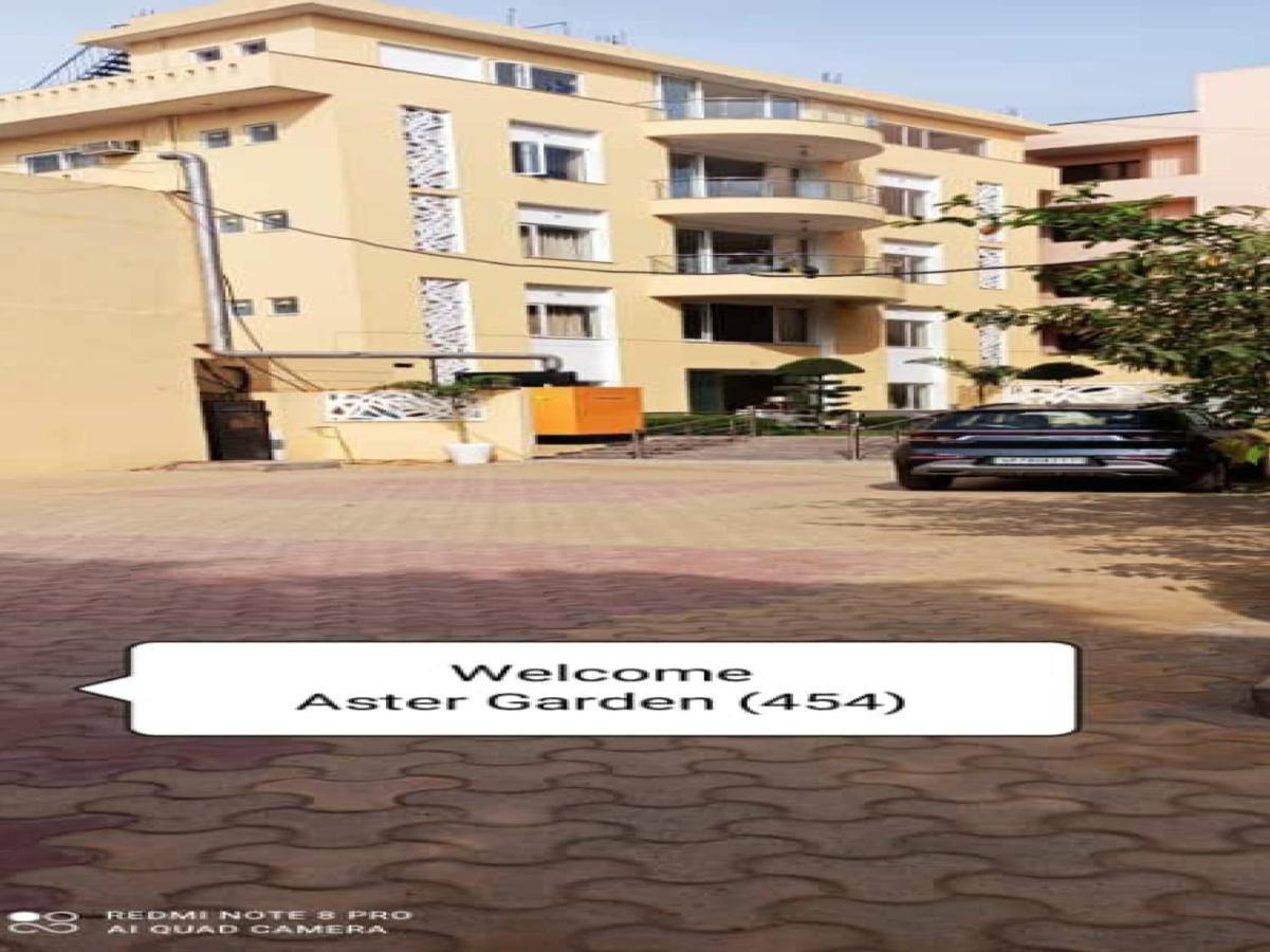 Oyo 74401 Aster Garden Suites Delhi  Dış mekan fotoğraf