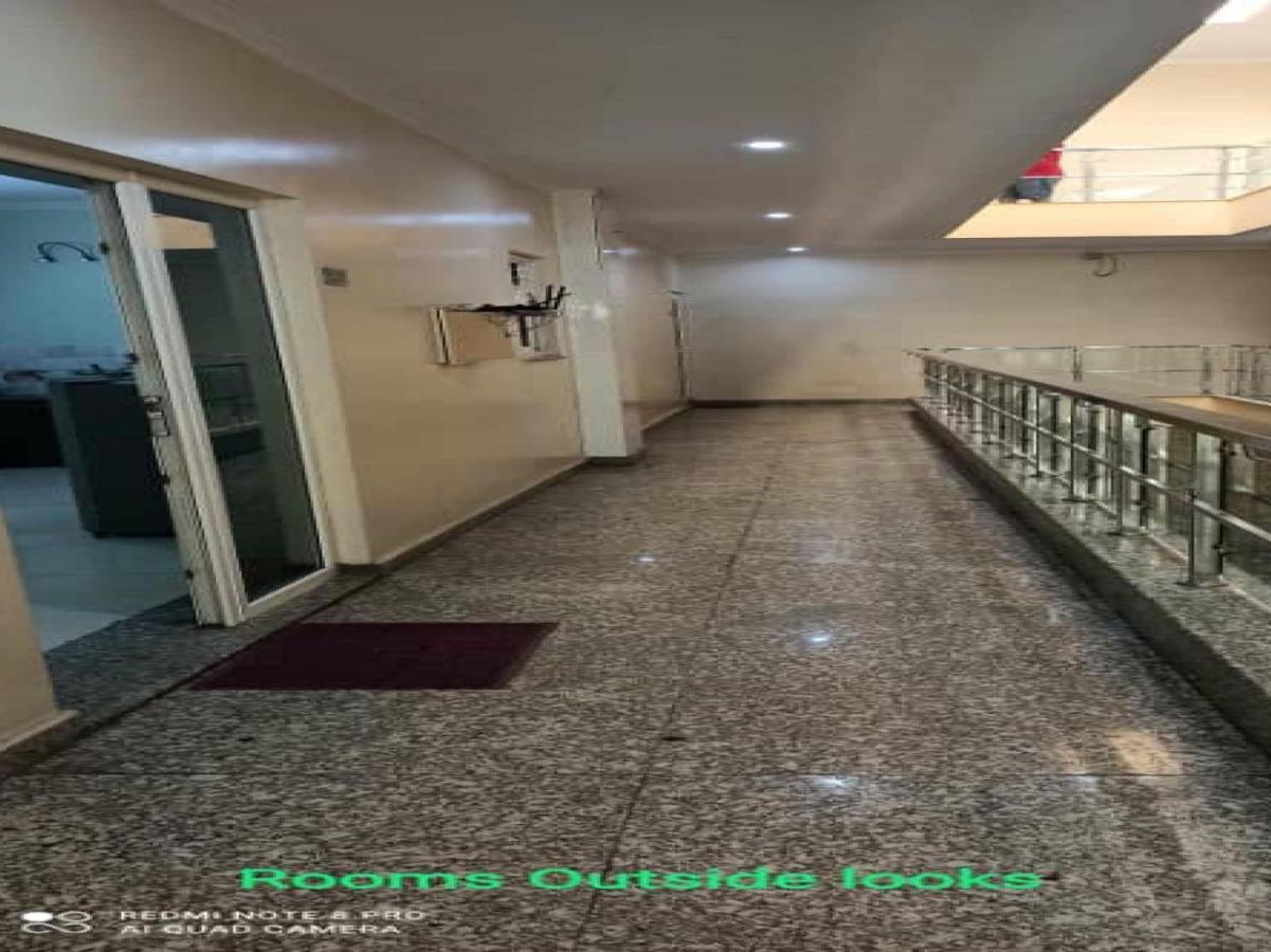 Oyo 74401 Aster Garden Suites Delhi  Dış mekan fotoğraf