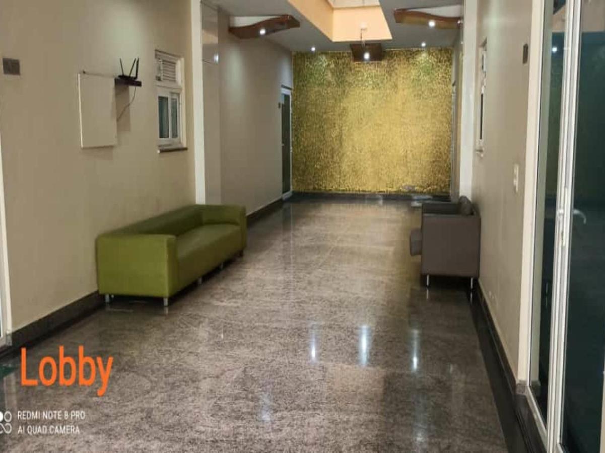 Oyo 74401 Aster Garden Suites Delhi  Dış mekan fotoğraf