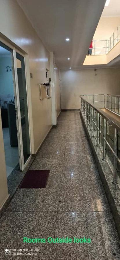 Oyo 74401 Aster Garden Suites Delhi  Dış mekan fotoğraf