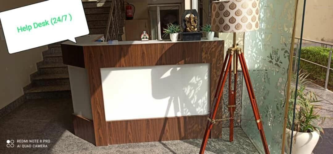 Oyo 74401 Aster Garden Suites Delhi  Dış mekan fotoğraf