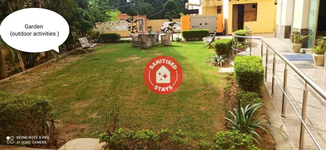 Oyo 74401 Aster Garden Suites Delhi  Dış mekan fotoğraf
